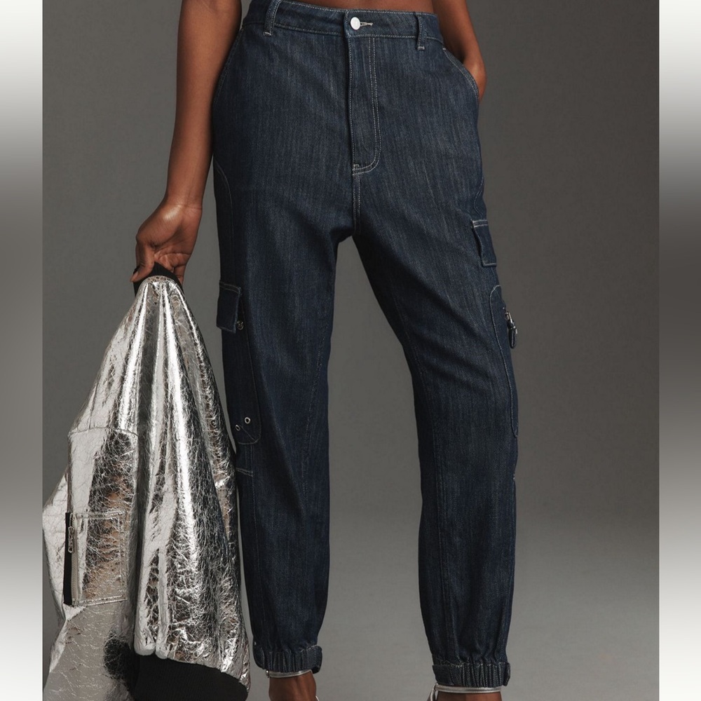 Pilcro Seamed Sport Low-Rise
Cargo Jeans Size 27